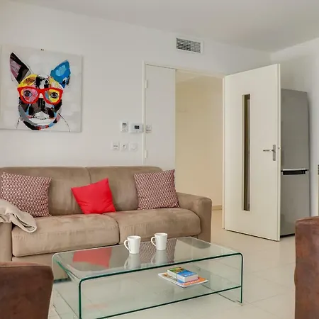 Danae Apartament *