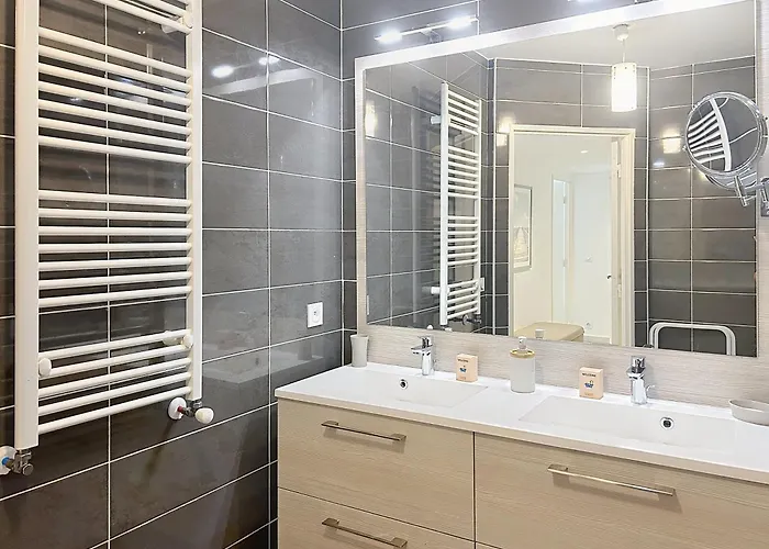 Apartament Danae *